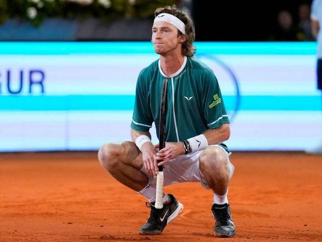 主力中锋罗 主力中锋罗